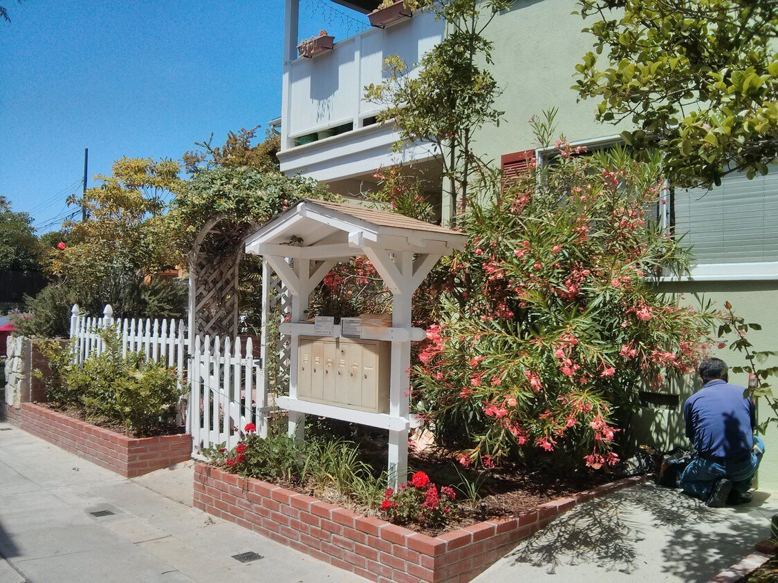 Foto principal - 3720 Corinth Ave