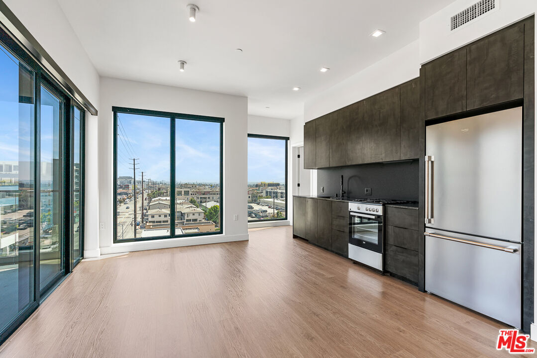 Foto principal - 10700 Tabor St