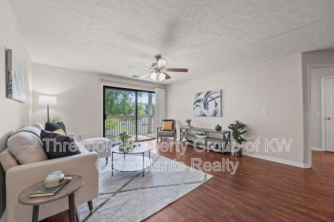 Foto del edificio - 6823 Meadow Creek Dr