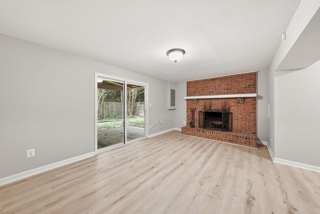 Building Photo - 14126 Red River Dr
