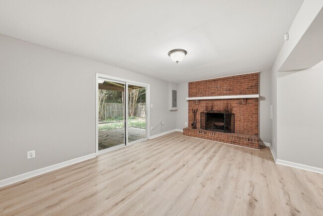 Foto del edificio - 14126 Red River Dr