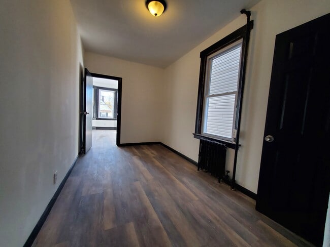 Building Photo - 144 Clendenny Ave