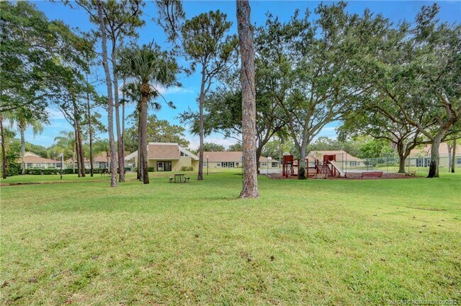Foto del edificio - 1106 Maplewood Dr