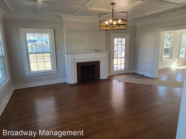 Foto del edificio - 4 br, 3 bath House - 324 E 4th St