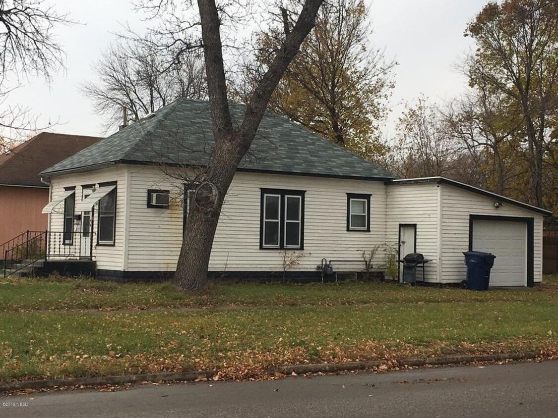703 W Kemp Ave, Watertown, SD 57201 House Rental in Watertown, SD
