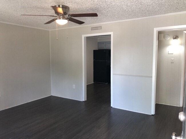 Building Photo - 1603 Voirin Rd