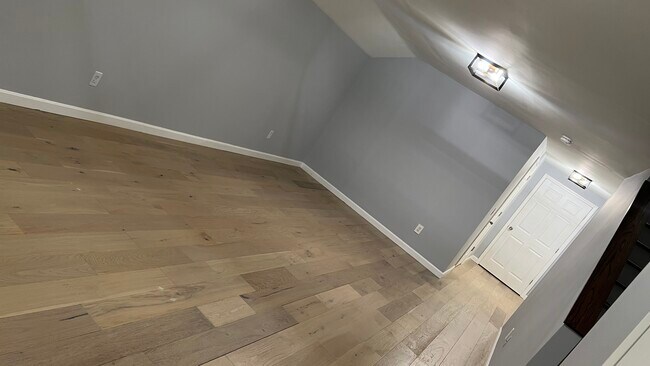 Building Photo - 325 Juniper Dr