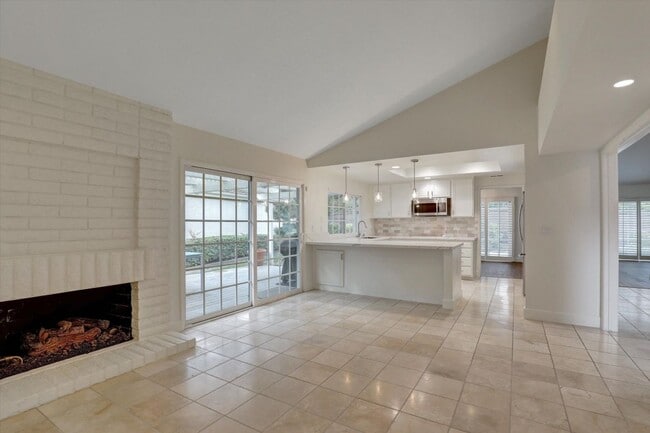 Building Photo - 16 Sycamore Creek
