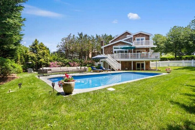 Foto del edificio - 114 Narod Blvd