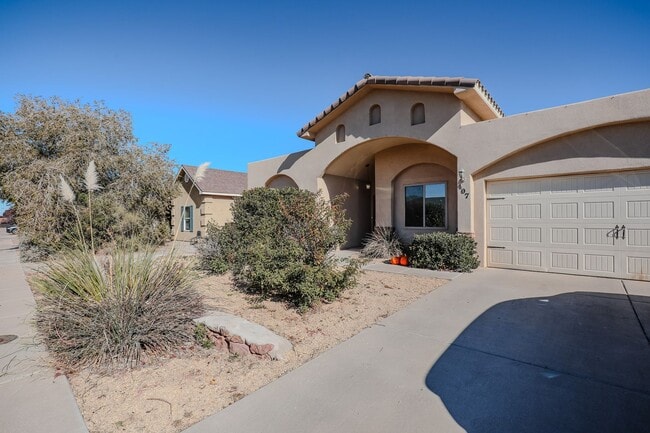 Foto del edificio - Roomy 4 bedroom Home with Solar Panels