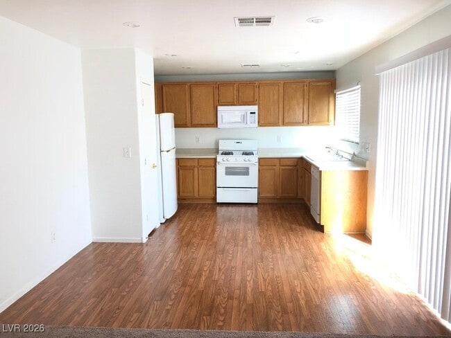 Foto del edificio - 391 Silverado Pines Ave