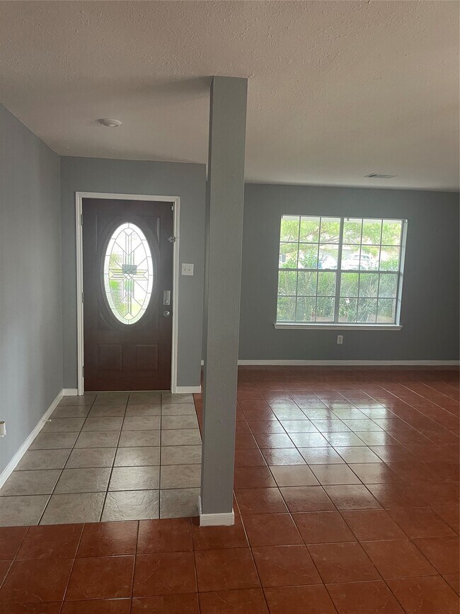 Foto del edificio - 16939 Watering Oaks Ln