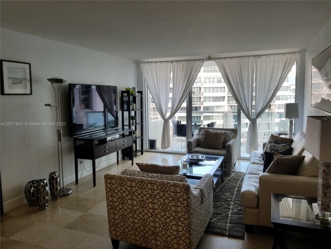 Building Photo - 5161 Collins Ave