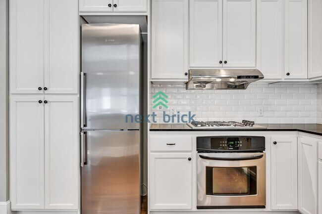 Foto del edificio - 1 BED & 1 BATH CONDO FOR RENT