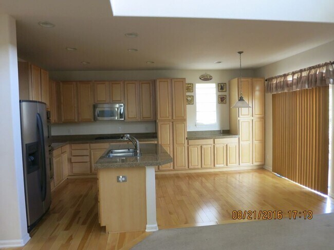 Building Photo - 4 Bedroom 3 Bath Thornton Home