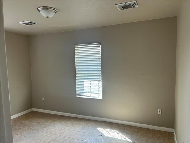 Foto del edificio - 8910 Strathmore Dr