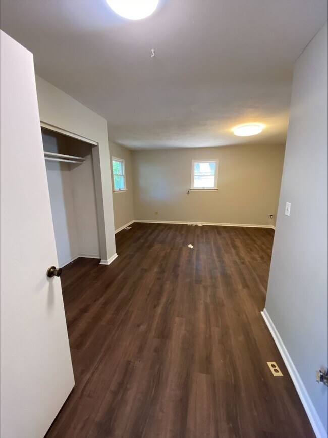 Foto del edificio - Rare 5br/3ba Home in Ferguson!!