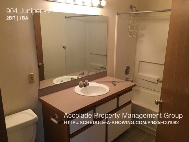 Building Photo - 904 E Juniper Ave