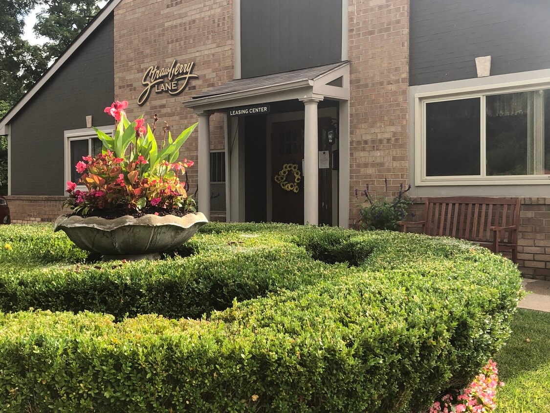 Strawberry Lane Apartments Farmington Hills, MI