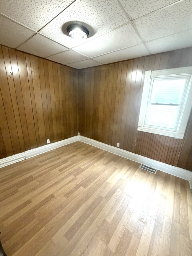 Foto del edificio - Main floor 3 Bed/1 Bath Available!