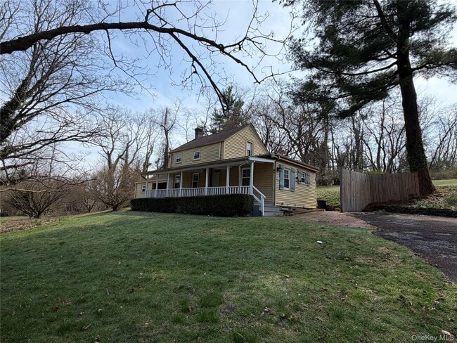 Building Photo - 327 W Neck Rd