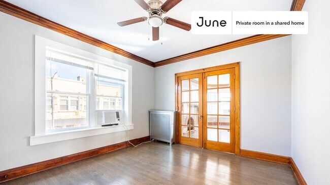 Building Photo - Private bedroom in 4 bed/2 bath Home