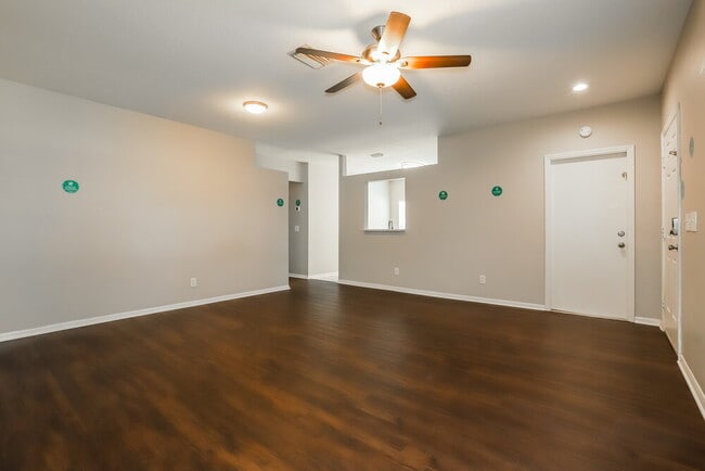 Building Photo - 502 Summer Sails Dr