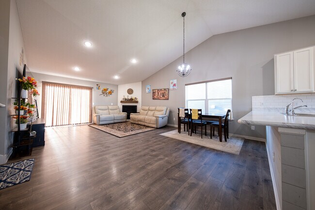 Foto del edificio - 15233 Emory Ave