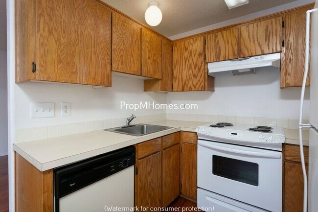 Foto del edificio - Beautiful Three Bedroom Duplex Just Blocks...