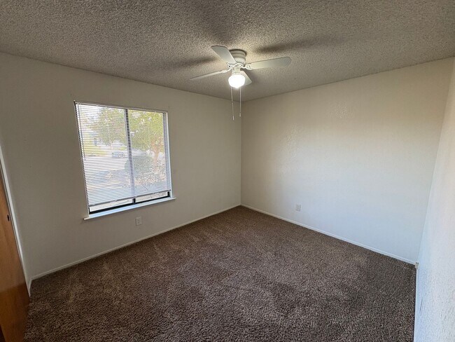 Foto del edificio - 636 Ramblewood Ct