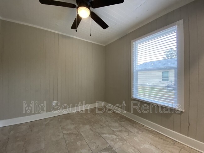 Foto del edificio - 8217 1st St