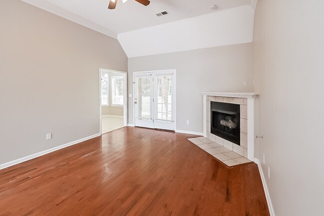 Foto del edificio - 216 Fawn Dr N