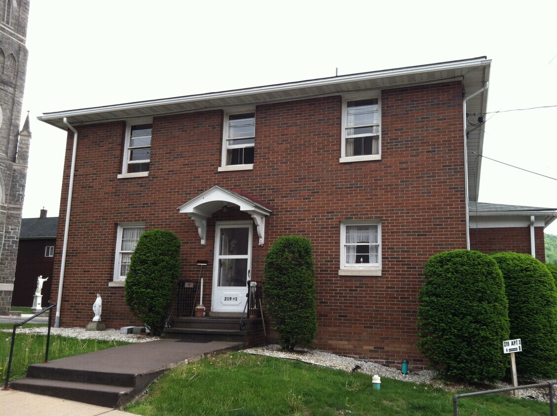 219 Oak St Unit 2, Johnstown, PA 15909 Apartment for Rent in