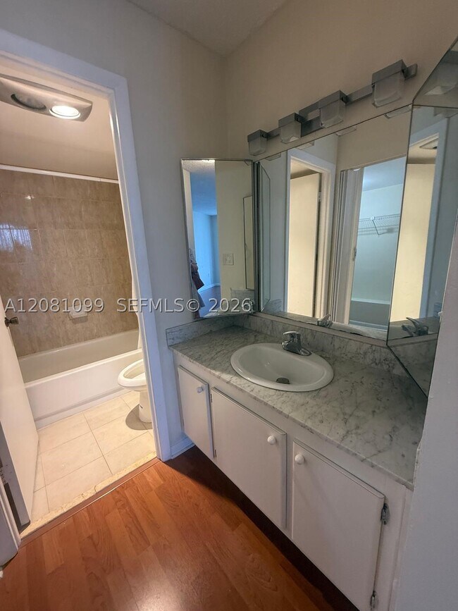 Building Photo - 1300 NE Miami Gardens Dr