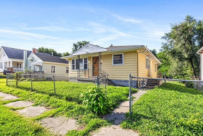 Building Photo - Updated 3-Bedroom Home with Attached Garage & Full Basement
