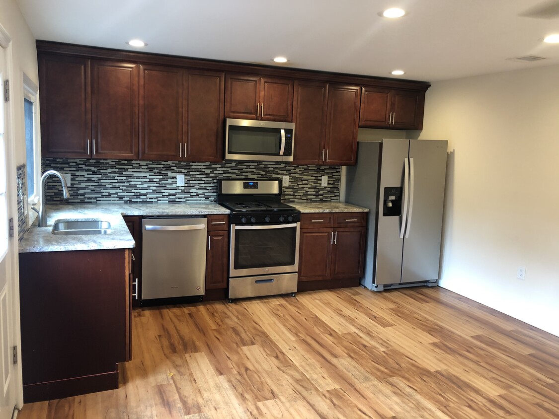 Kitchen/Living/Dining Open Floor Plan - 33 Wells Ave