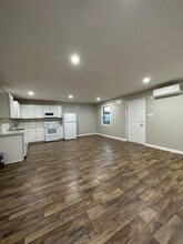 Building Photo - 2 Greenfield Rd