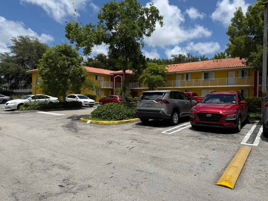 Photo - 201 NW 177th St (Miami Gardens, FL)