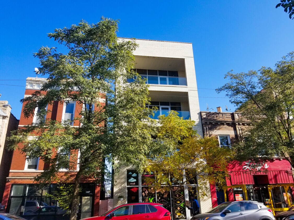 Primary Photo - 1045 N California Ave