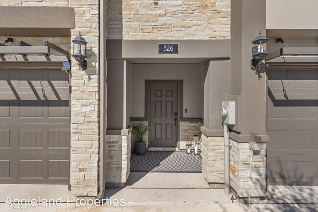 Building Photo - 4 br, 4.5 bath House - 532 Momma Bear