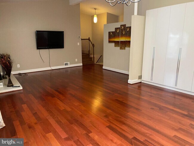 Foto del edificio - 2437 Sylvale Rd