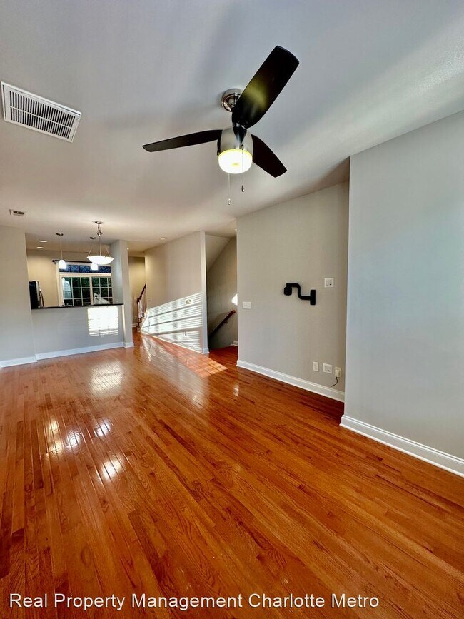 Building Photo - 2 br, 2.5 bath House - 1122 Dean Hall Lane