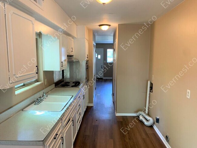 Building Photo - 913 52nd Way N
