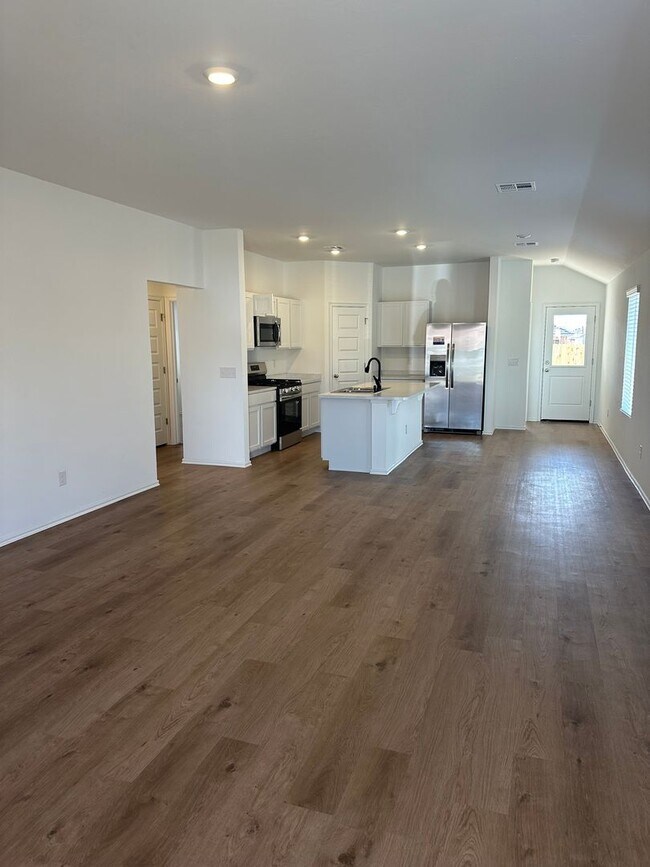 Building Photo - Limited Time Summer Savings- $99 First Month's Rent | Spacious 3 Bed, 2 Bath Home in Purcell