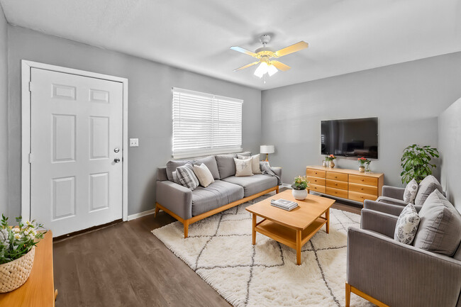 Living Room - Eagle Ridge Apartments