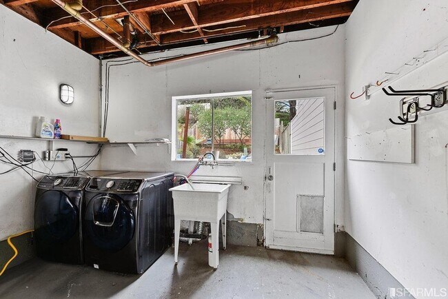 Foto del edificio - Beautifully Remodeled Excelsior Home
