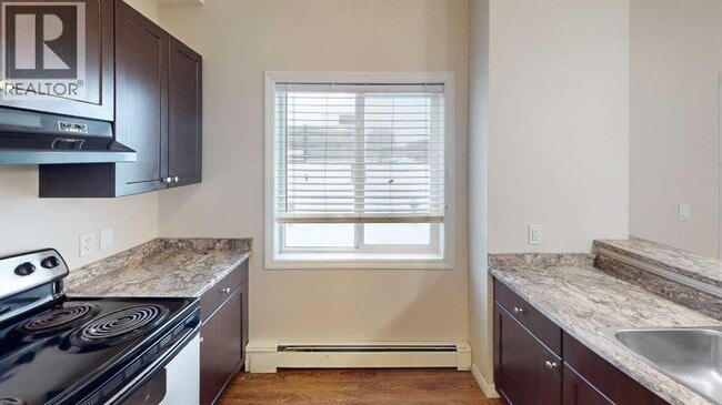 Building Photo - 10004-1097A 97A St