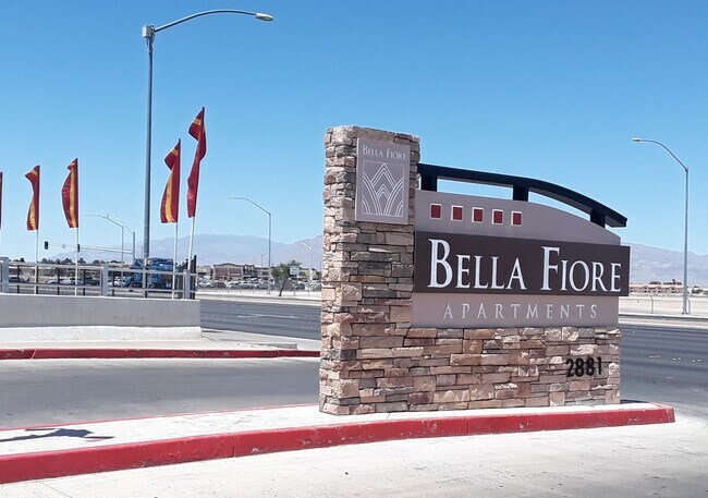 Letrero del monumento a Bella Fiore - Bella Fiore