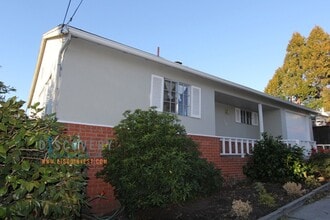 Building Photo - 26 Sylvan Way