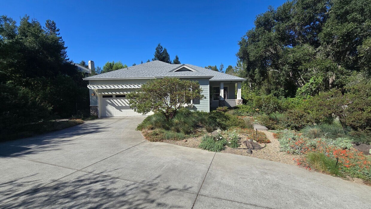 Foto principal - Private, peaceful home on nearly half an a...